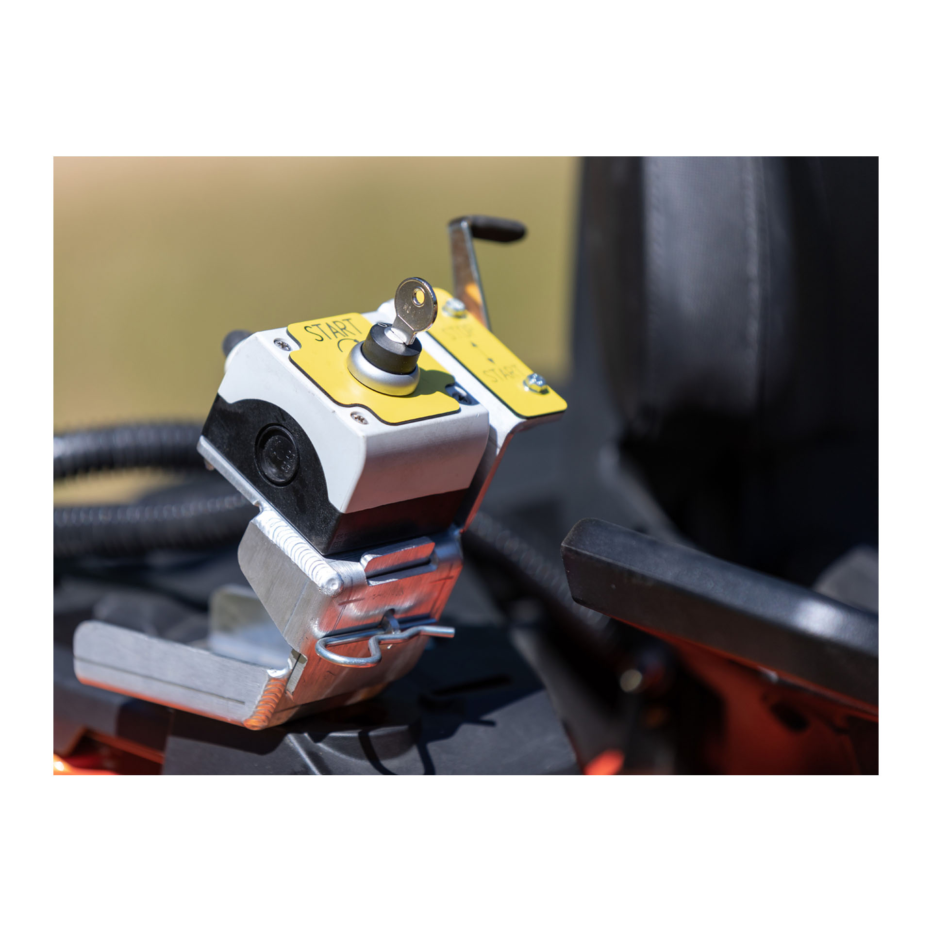 FLAIL MOWER 14HP WITH ELECTRIC START (BRIGGS & STRATTON) FLAIL MOWER 14HP WITH ELECTRIC START (BRIGGS & STRATTON)