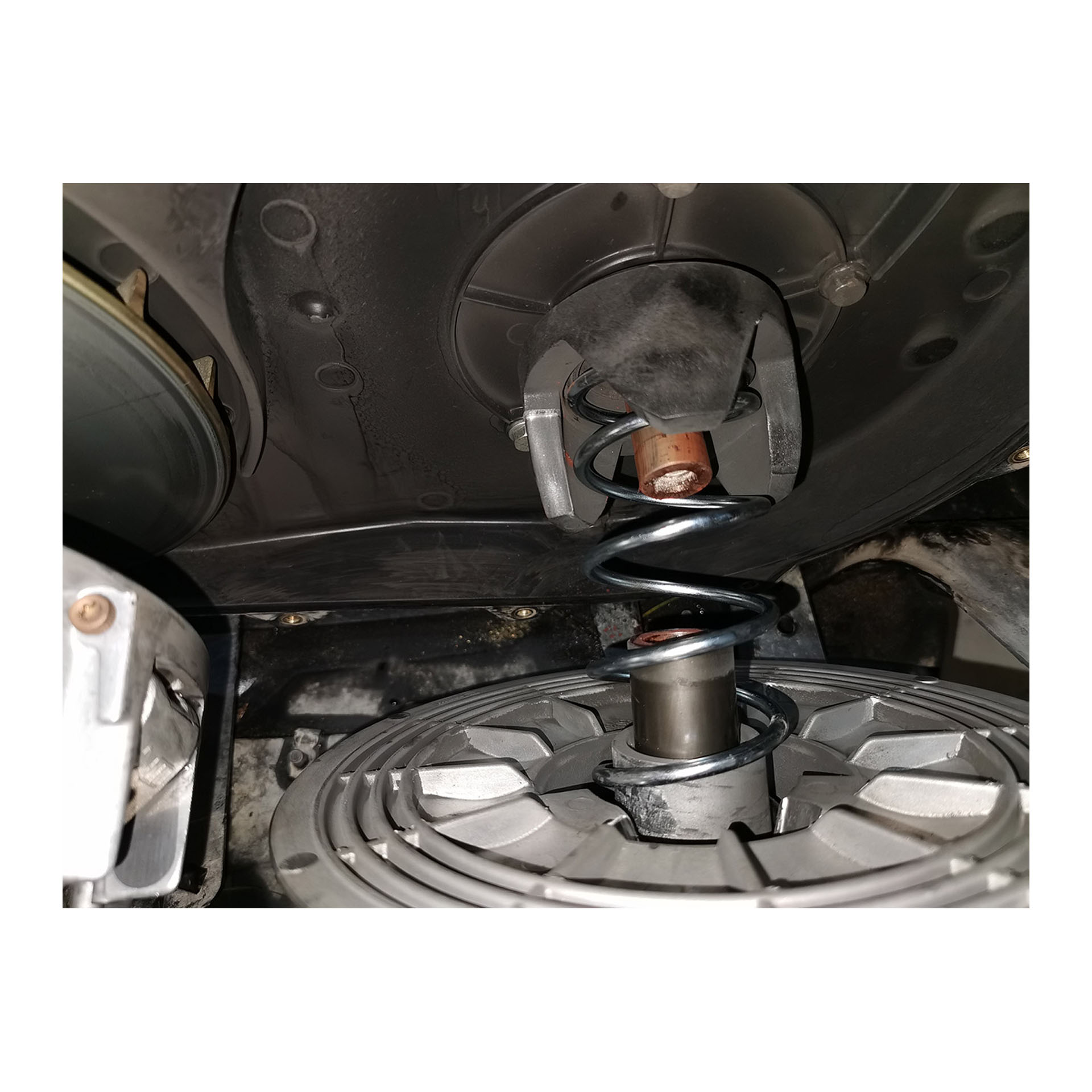 CAN-AM SECONDARY CLUTCH SPRING MEDIUM TIRES 27 CAN-AM SECONDARY CLUTCH SPRING MEDIUM TIRES 27