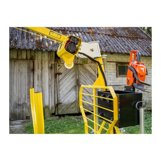 LUGGAGE CONTAINER WITH CHAINSAW HOLDER LUGGAGE CONTAINER WITH CHAINSAW HOLDER